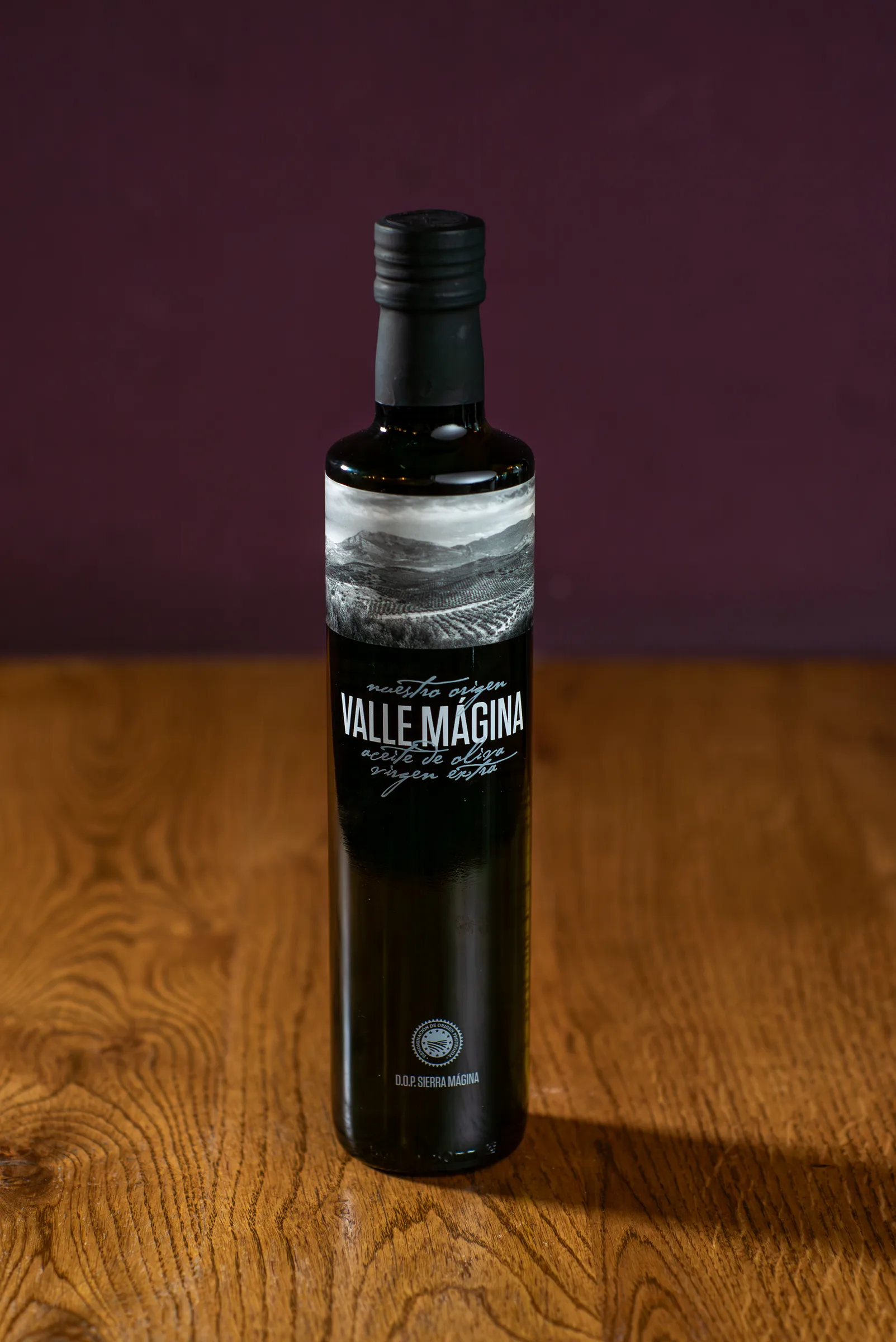 Bottle of Valle Mágina extra virgin olive oil, DOP Sierra Mágina.